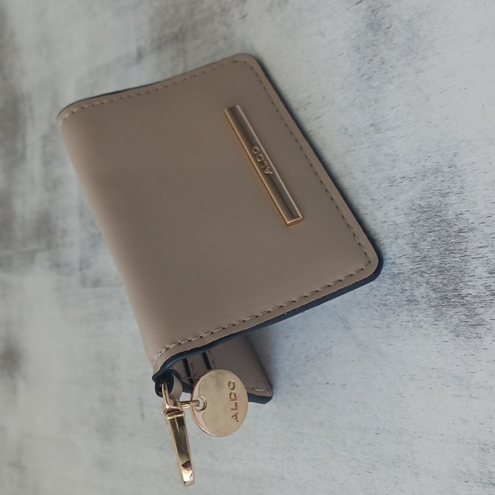 ALDO Beige Card Holder Wallet Key Chain Fx Leather W Clip & Logo Charm
